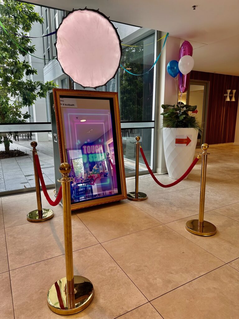 mirrobooth set up